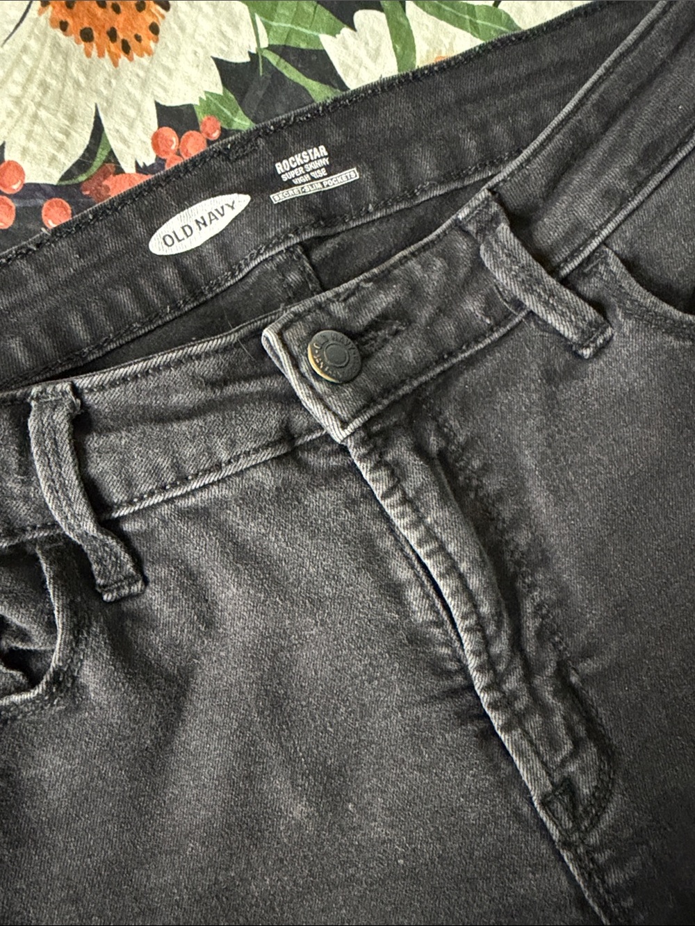 Old Navy Women's Distressed Black Rockstar High-Rise Jeans 10